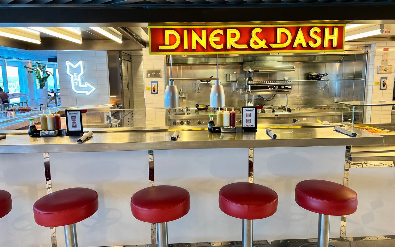 Diner on the Scarlet Lady cruise ship