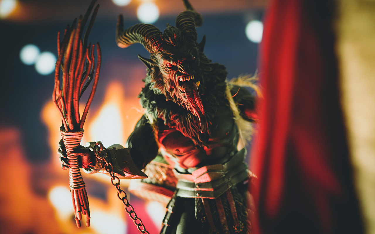 Krampus peering out from behind Sinterkaas / Santa Claus - Mythic Legion action figure