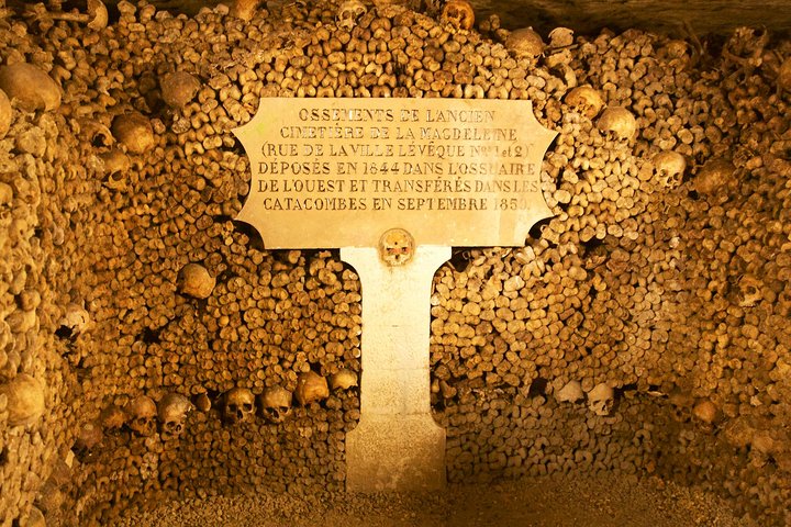 paris catacombs