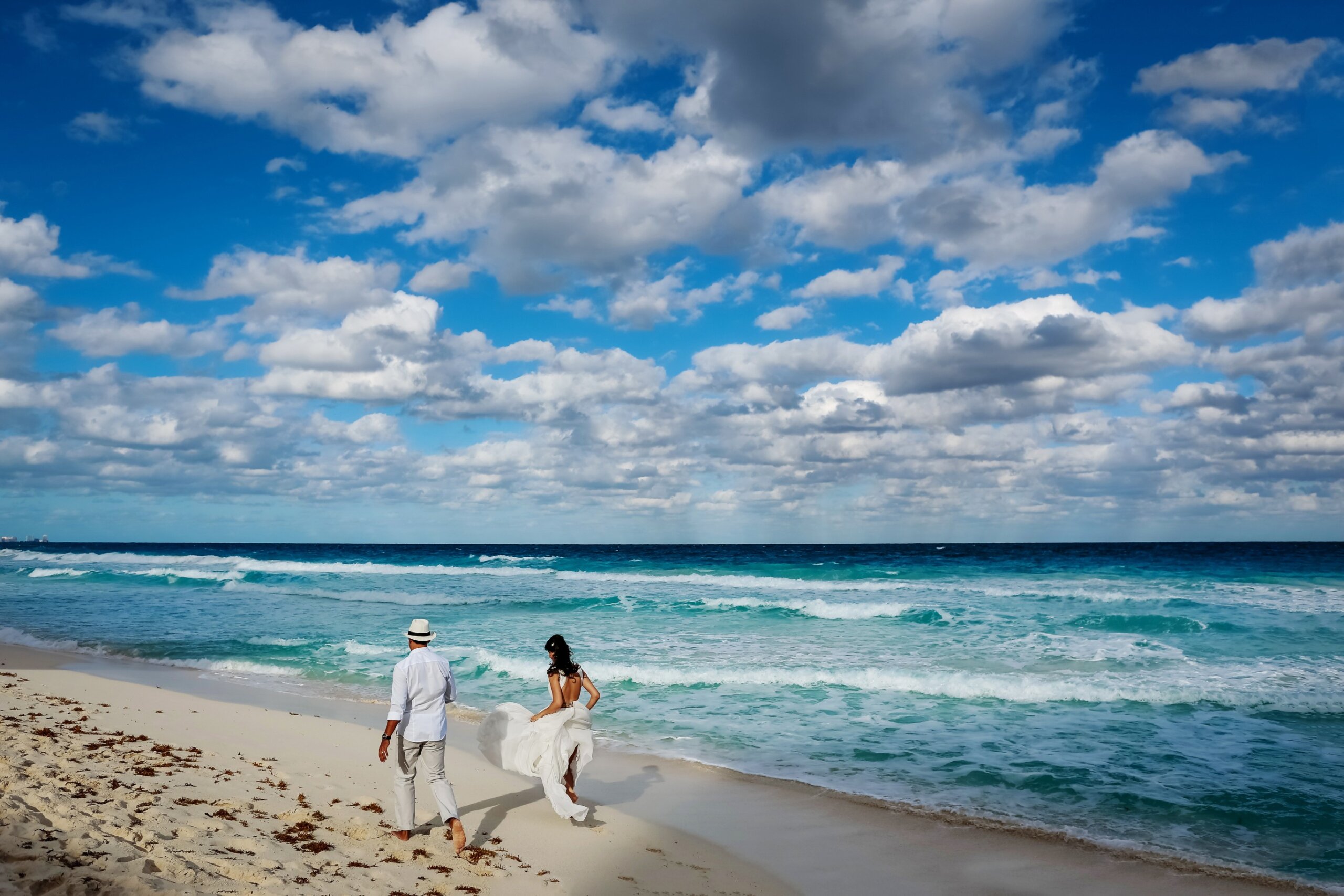 Couple walking by the beach in Cancun