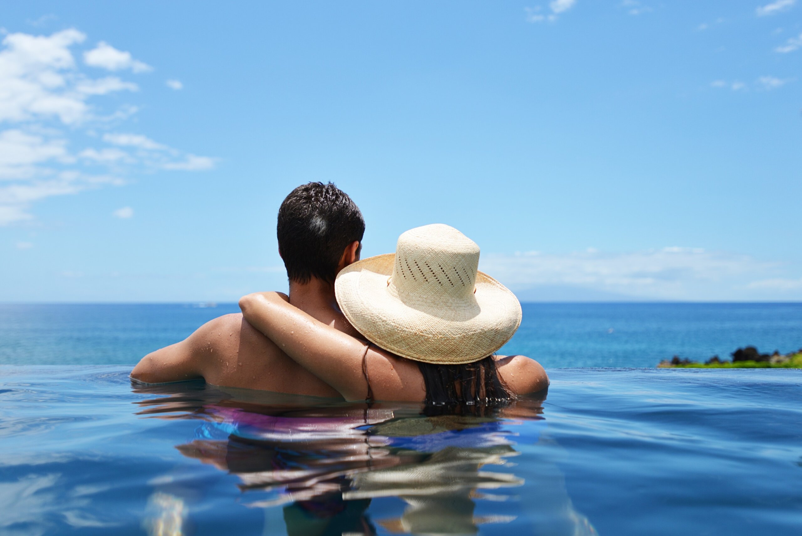 Oceanside infinity pool in Maui Hawaii – romantic honeymoon destination with ocean views USA 2025