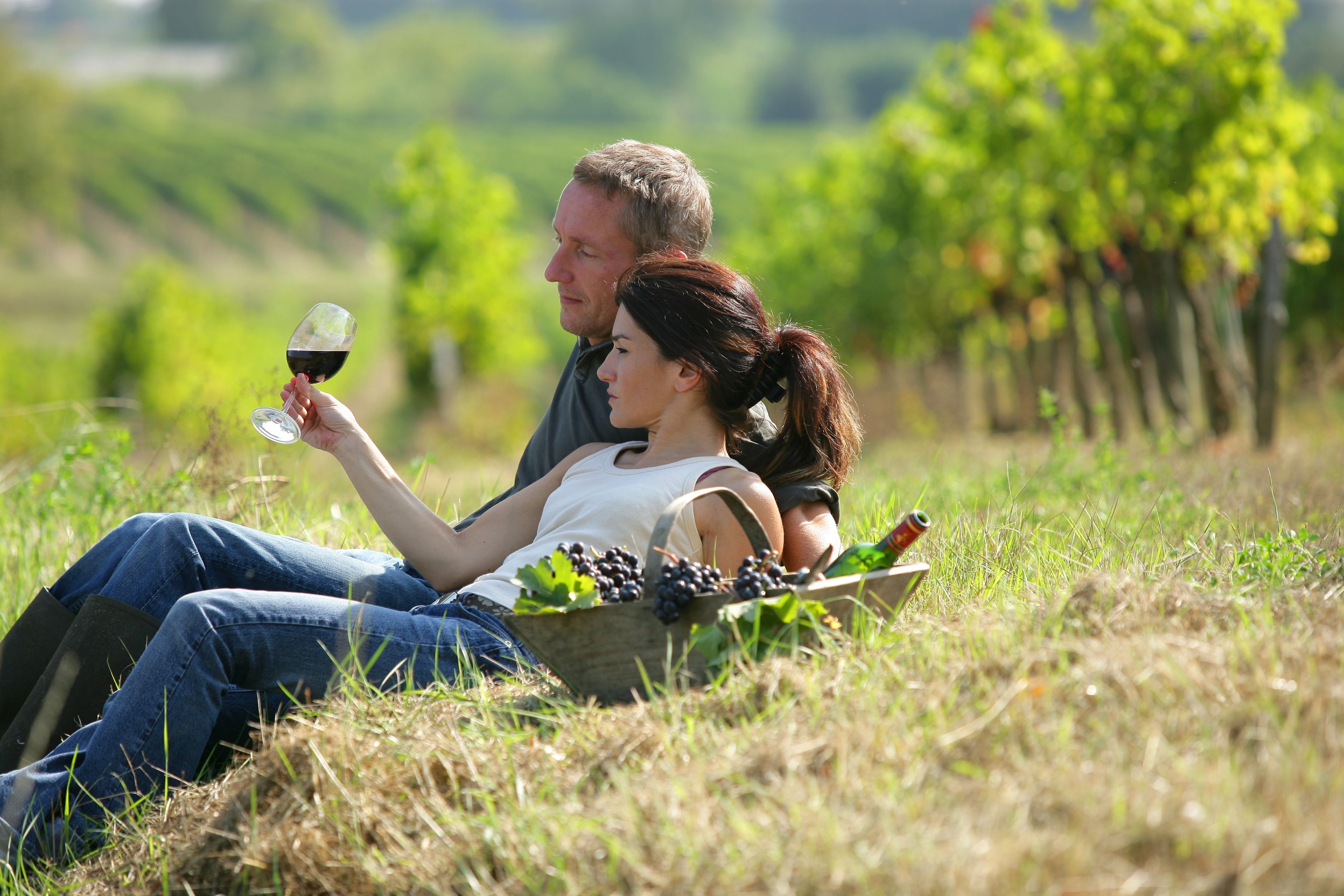 Couple tasting wine at vineyard in Napa Valley California – romantic wine country honeymoon destination USA 2025
