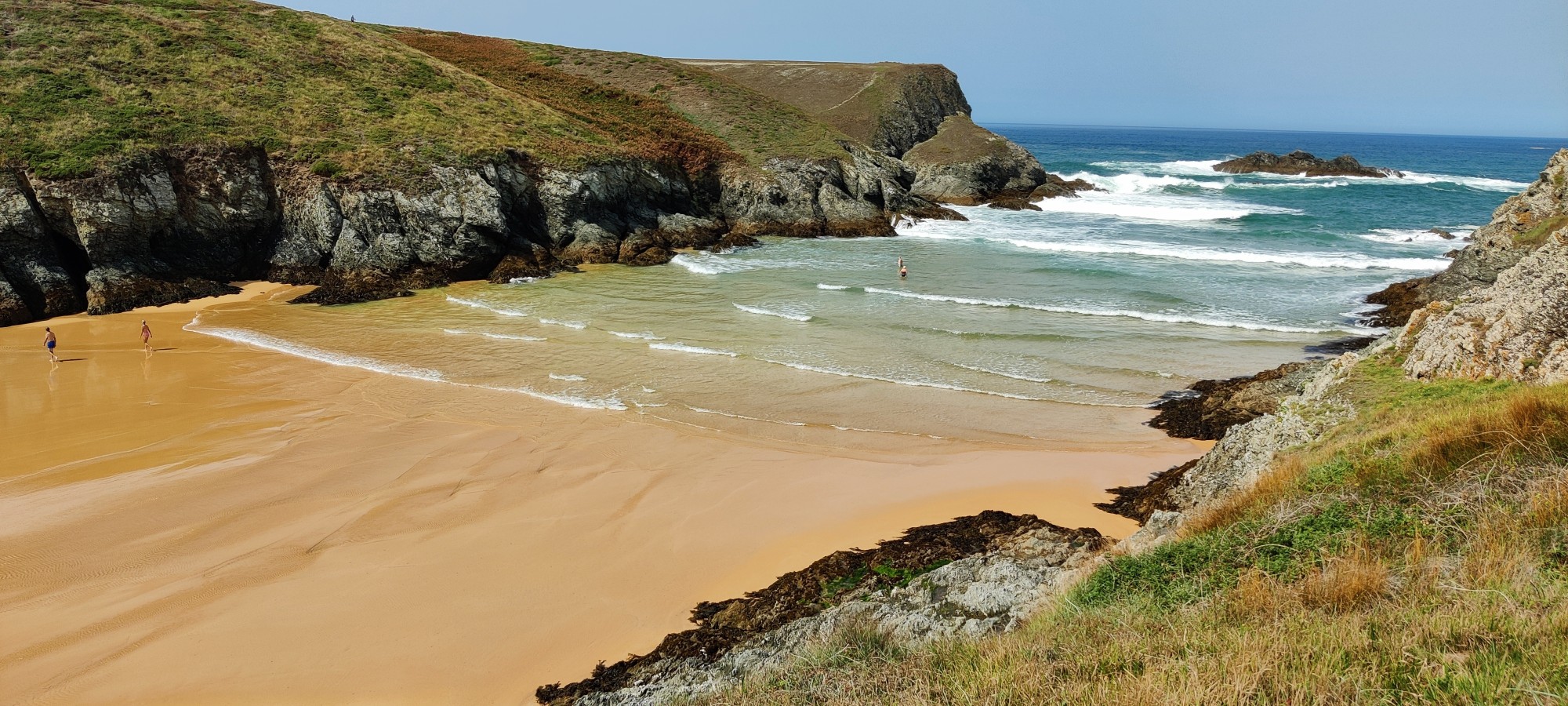 Panorama sur la plage de Ster-Vraz, côte sauvage de Sauzon, Belle-Île-En-Mer, Bretagne, France