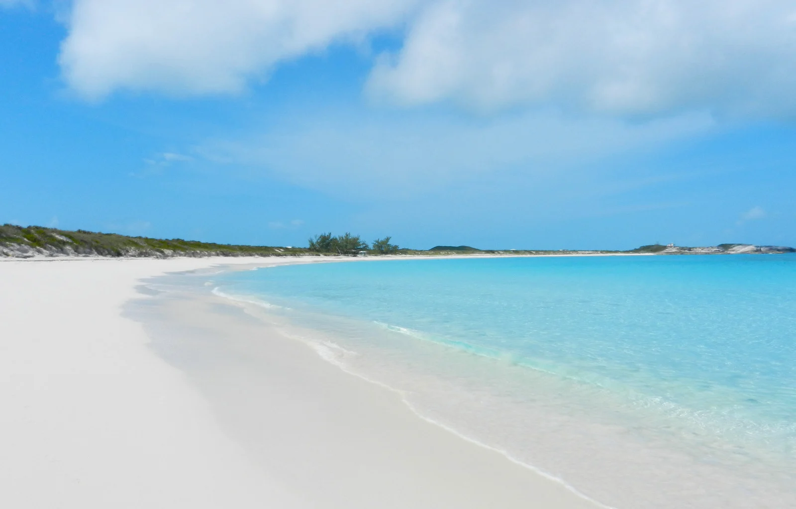 Tropic of Cancer Beach, Little Exuma, Bahamas – Mile-long white sand and pristine turquoise water at Tropic of Cancer Beach, Bahamas.