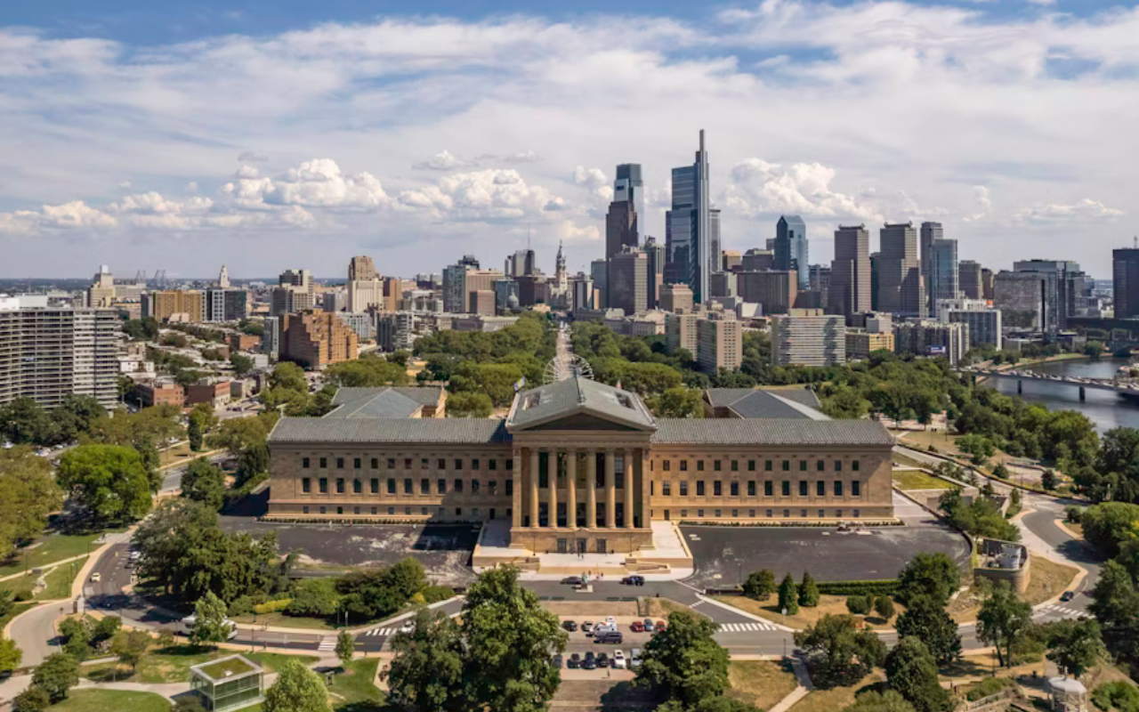 Philadelphia skyline and Art Museum – family-friendly Thanksgiving getaway in 2025.