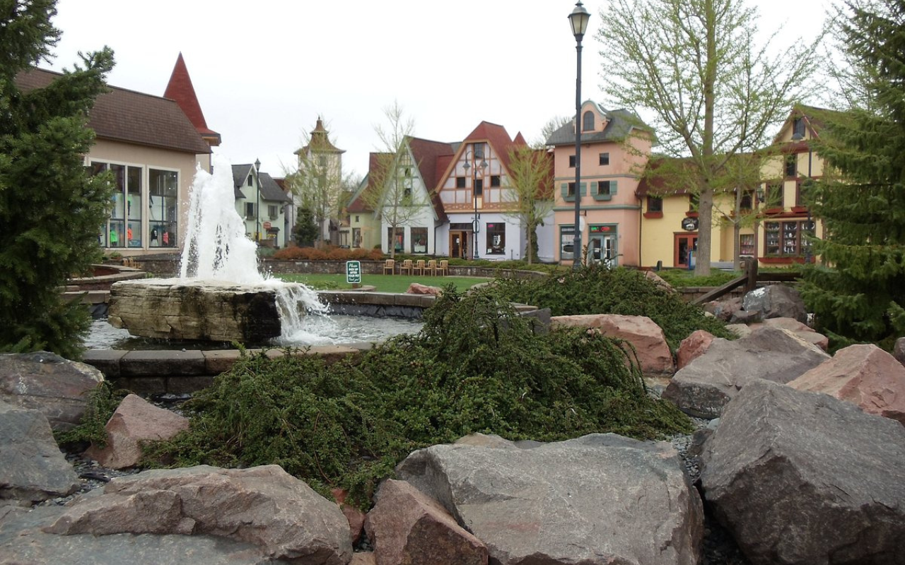 Bavarian-inspired village square with fountain and half-timbered shops in Frankenmuth, Michigan, America’s answer to Rothenburg, Germany