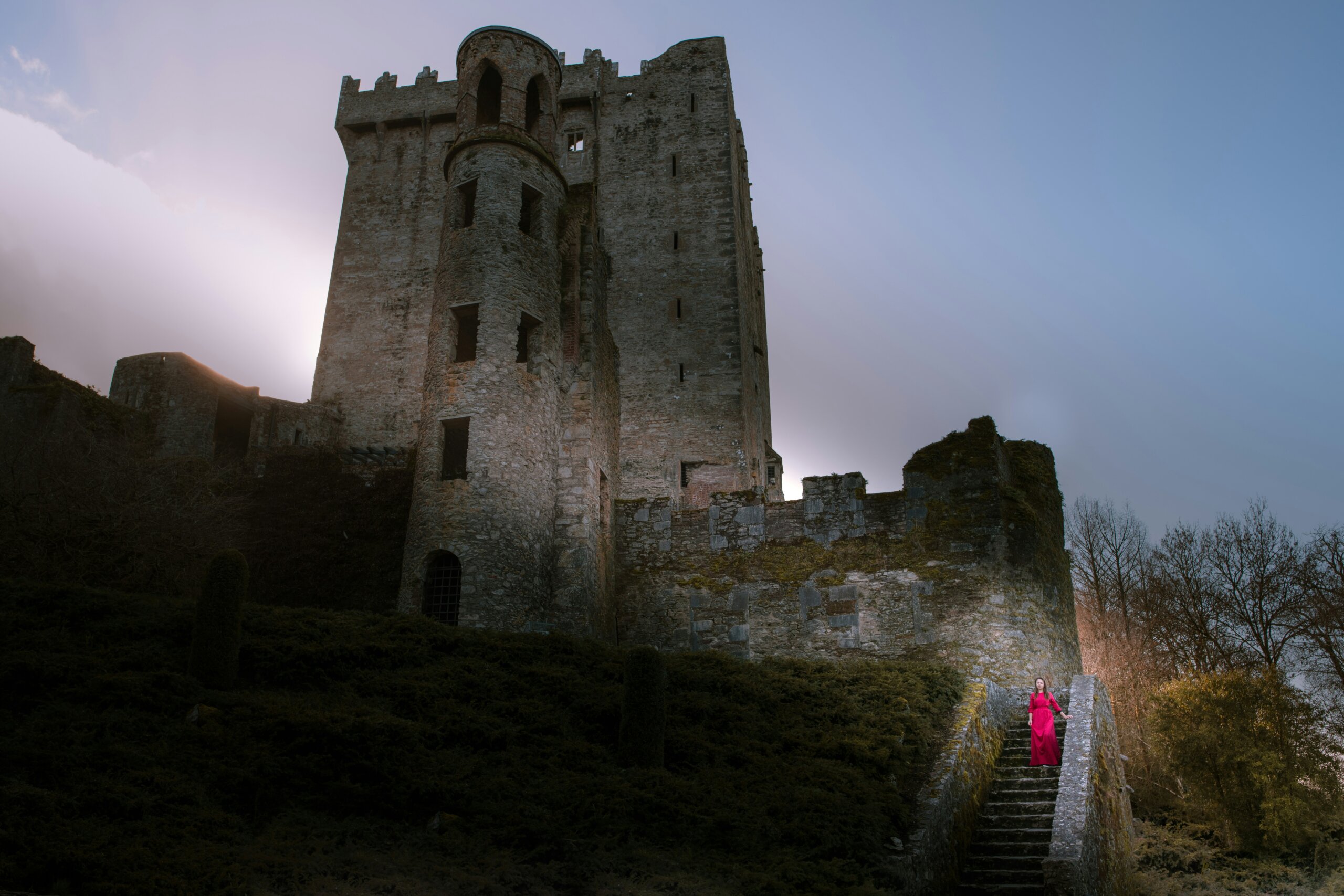 Haunted Irish castle at dusk with eerie atmosphere, representing Ireland’s ghost stories and haunted sites.