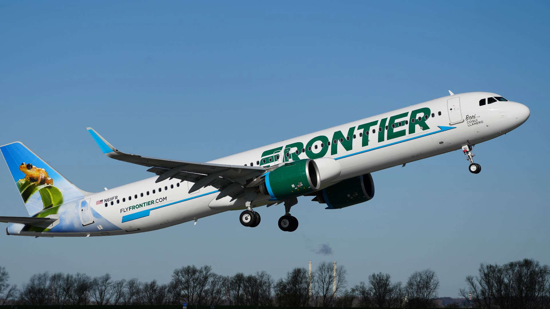 Frontier Airlines plane taking off, reflecting the budget airline’s strict baggage rules and frequent poor crew service reviews.