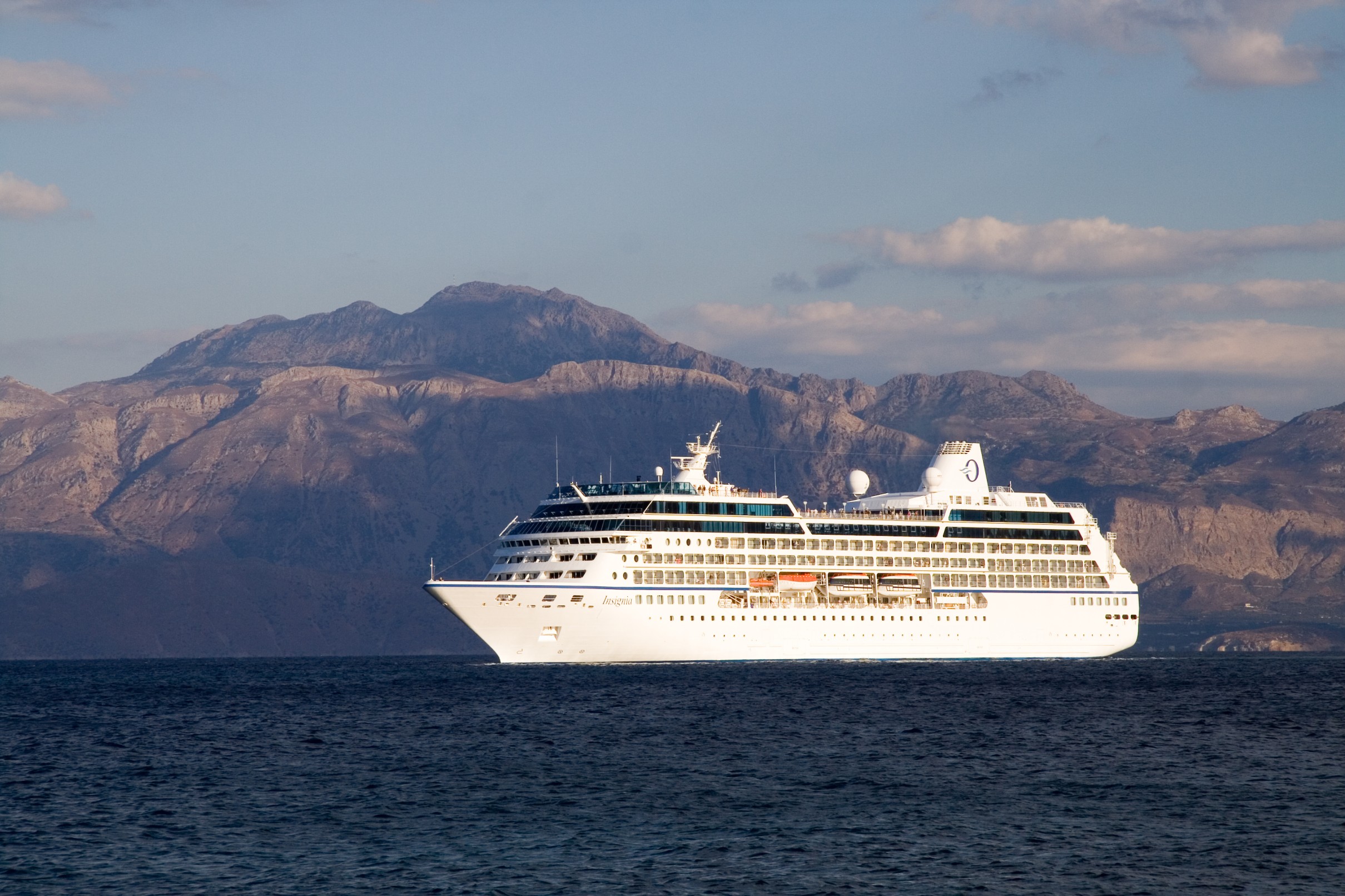 Oceania Cruises Insignia leaving Agios Nikolaos harbor
