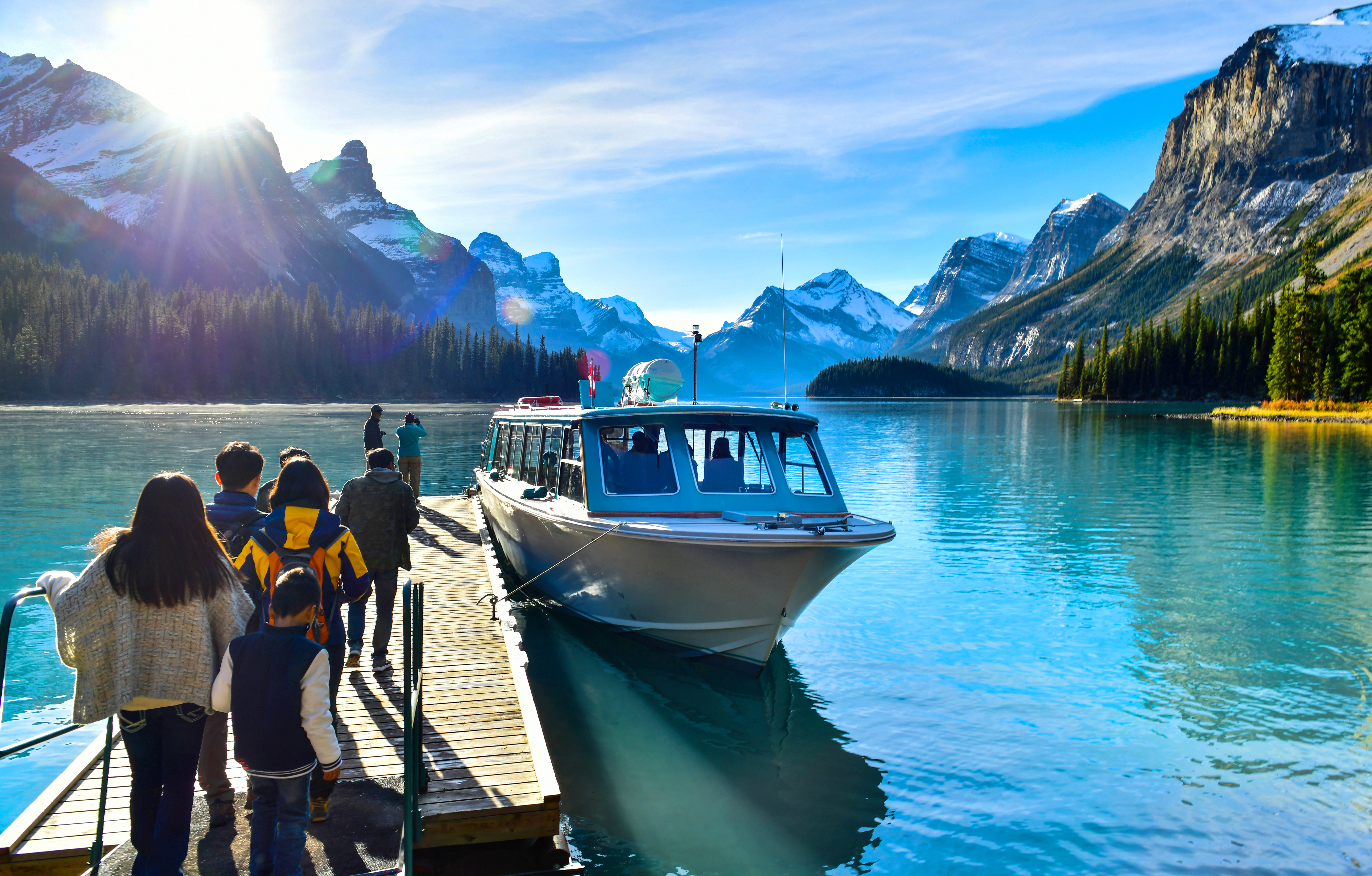 Boat tours to Spirit Island at the Maligne Lake, Alberta, Canada
