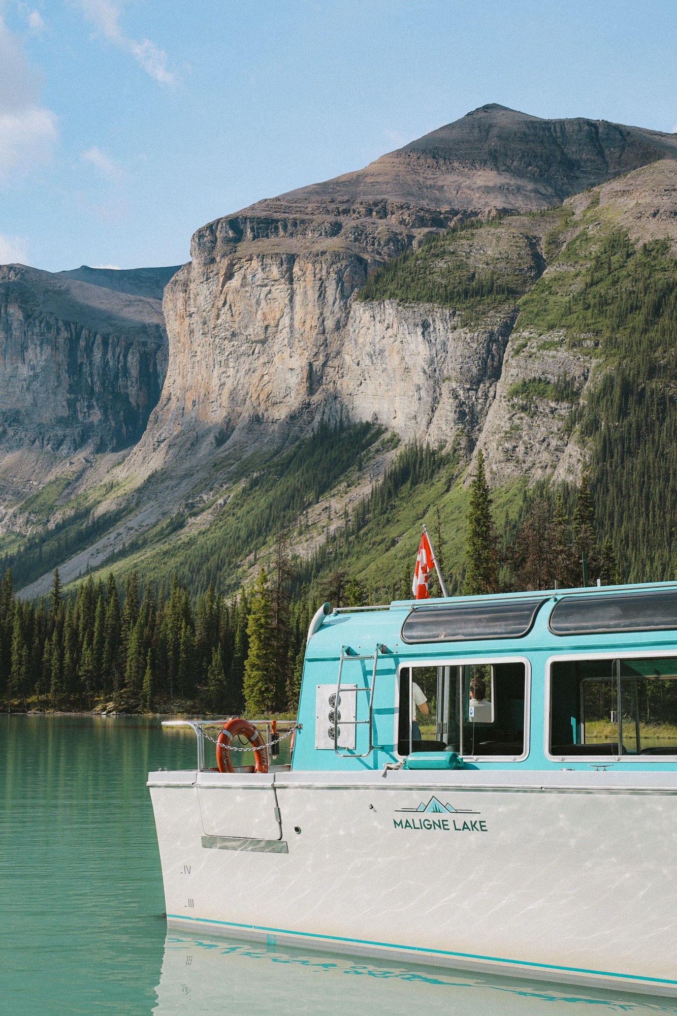 Maligne lake cruise. 