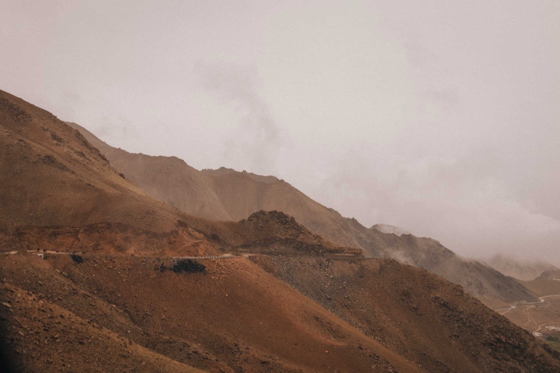 Drive up to Kardung La Pass.