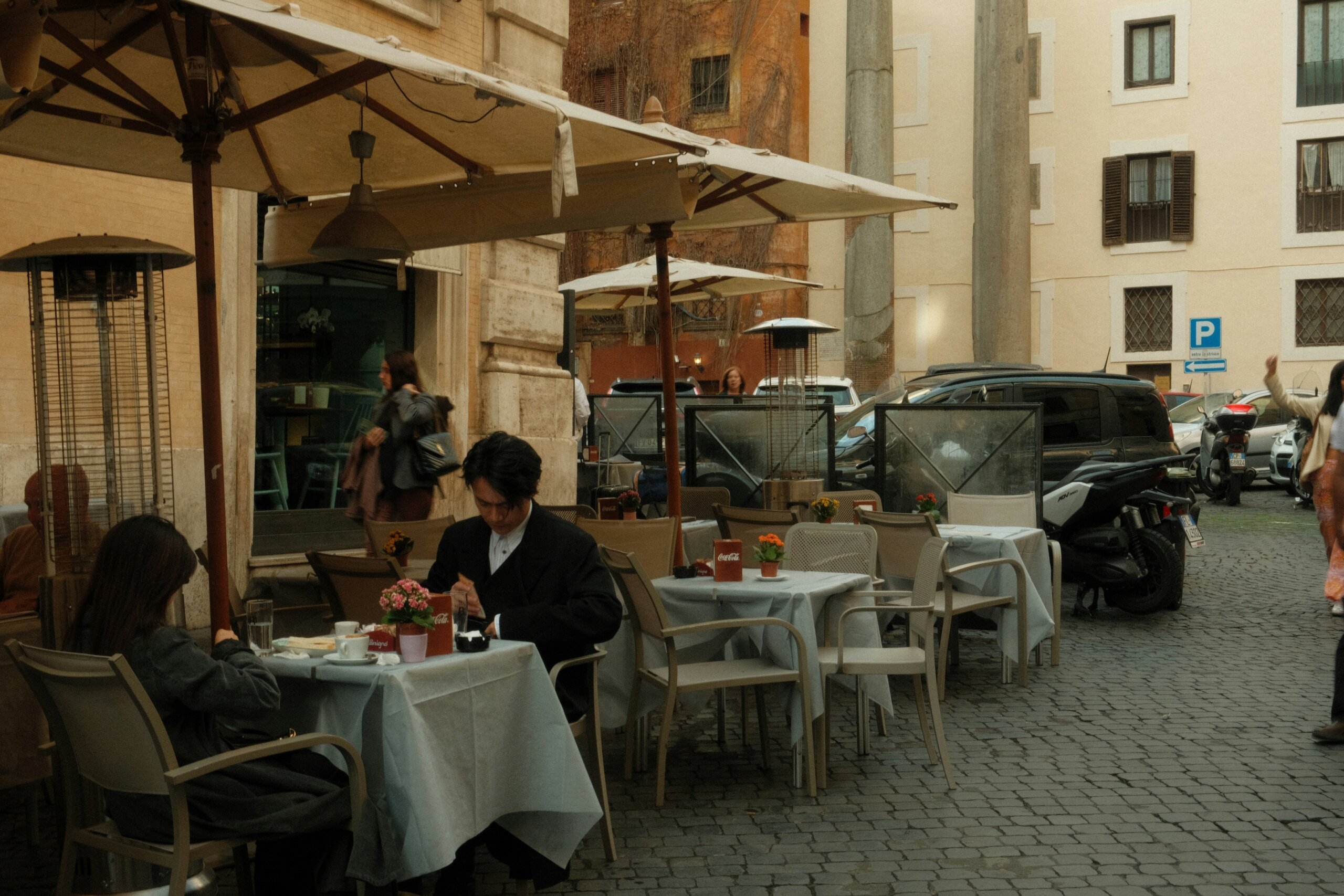 People dining at an outdoor café in Italy, highlighting the relaxed Italian dining culture where meals are meant to be enjoyed slowly.