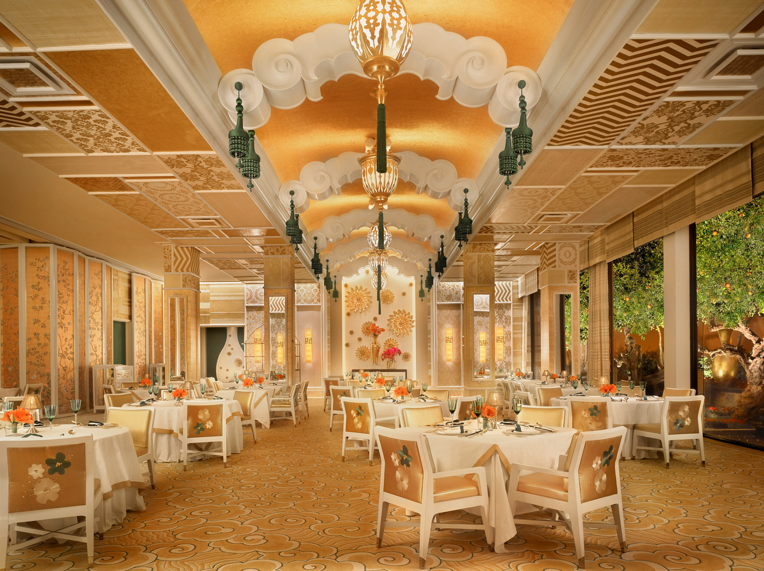 Golden dining room at Wing Lei in Wynn Las Vegas, a Michelin-starred restaurant offering one of the city’s most exclusive dining experiences.