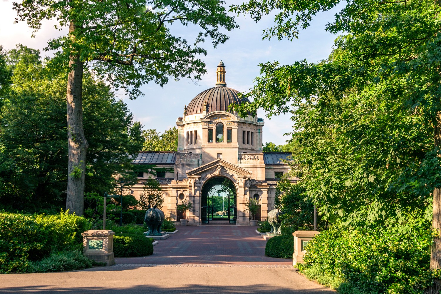Bronx Zoo center entrance, the largest metropolitan zoo in the U.S. and one of the best zoos in the U.S.