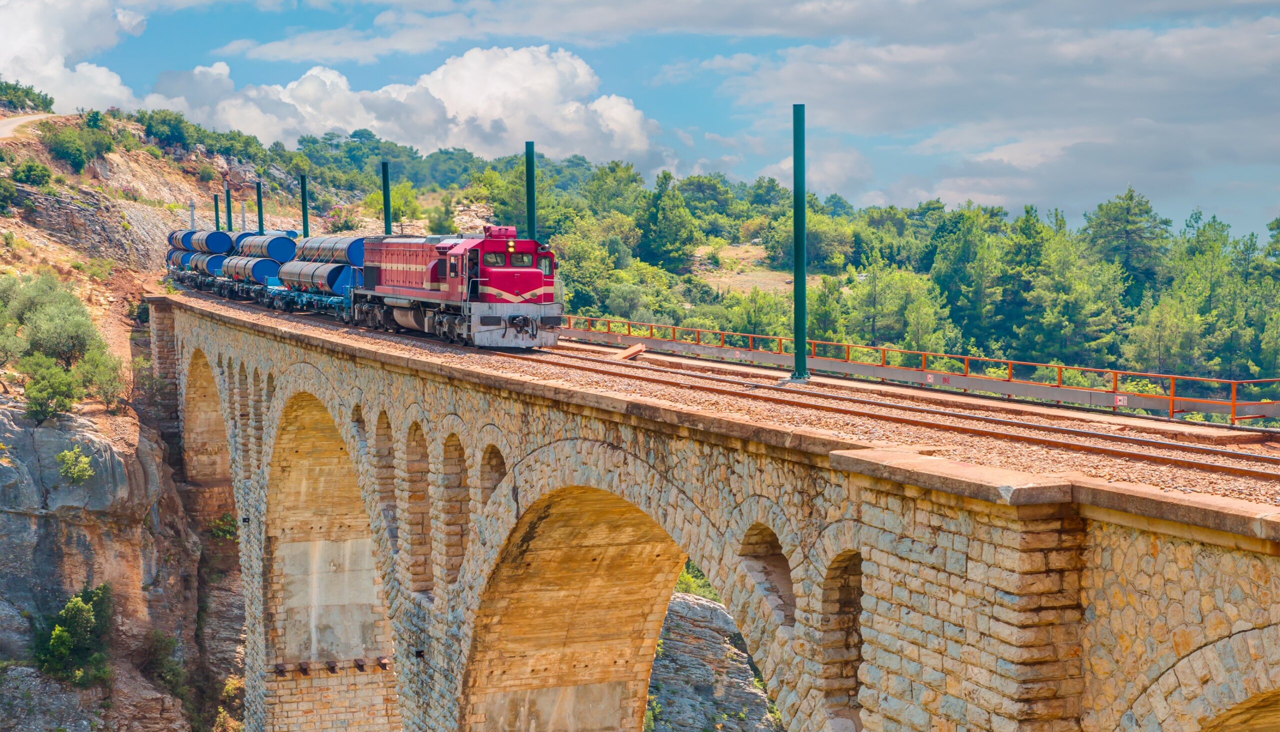 Train crossing the Varda Railway Bridge in Adana, Turkey, located in one of the world’s most earthquake-prone regions.
