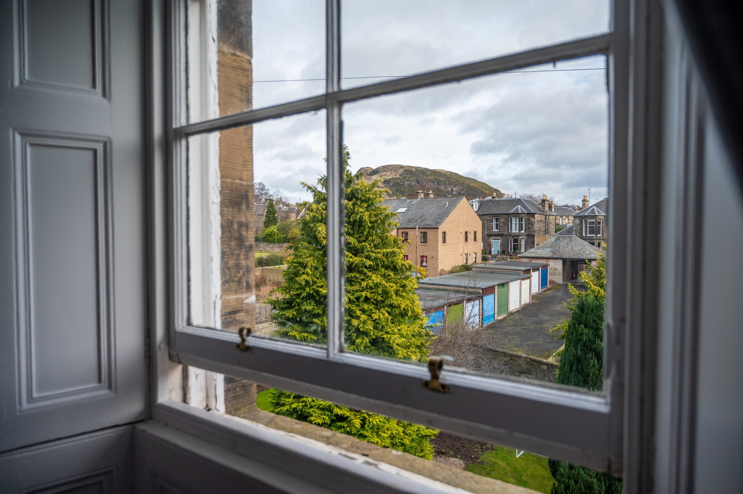 View from the window of a house to Arthur´s seat in Edinburgh
