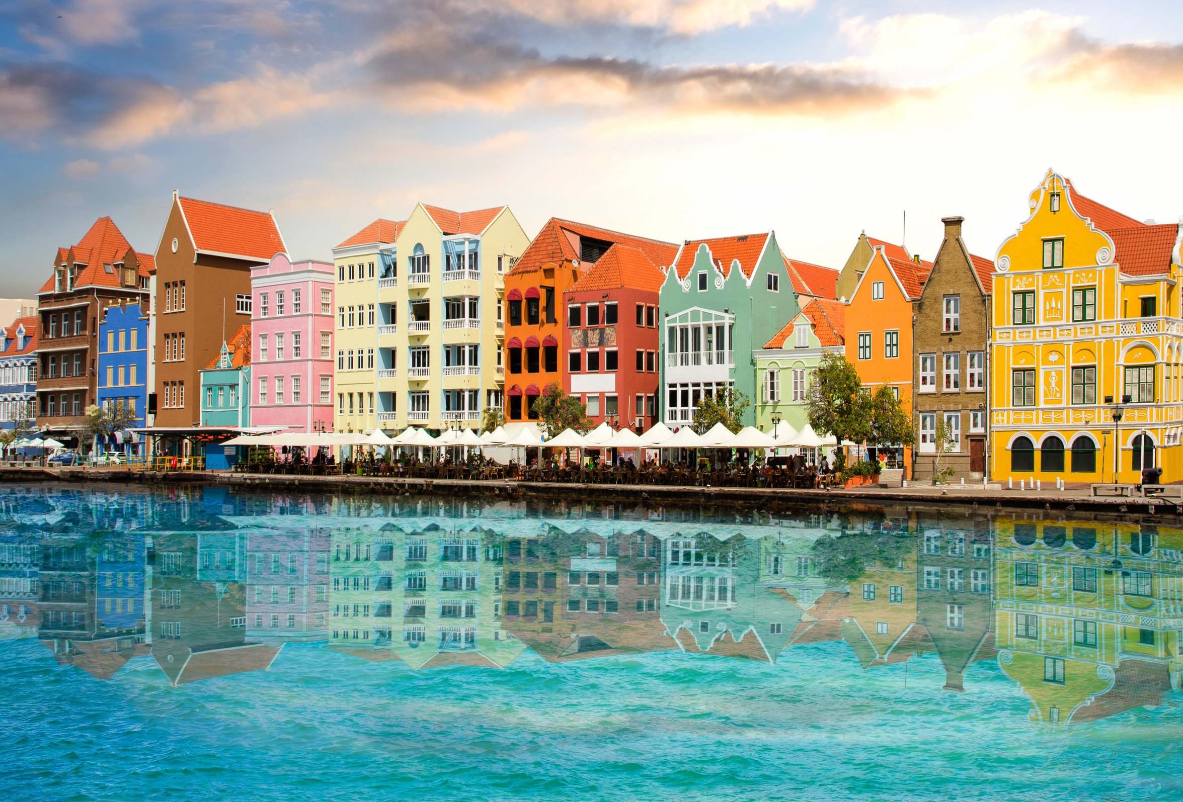 hurricane-free travel spots: Beautiful sunset sky in Willemstad, Curacao

