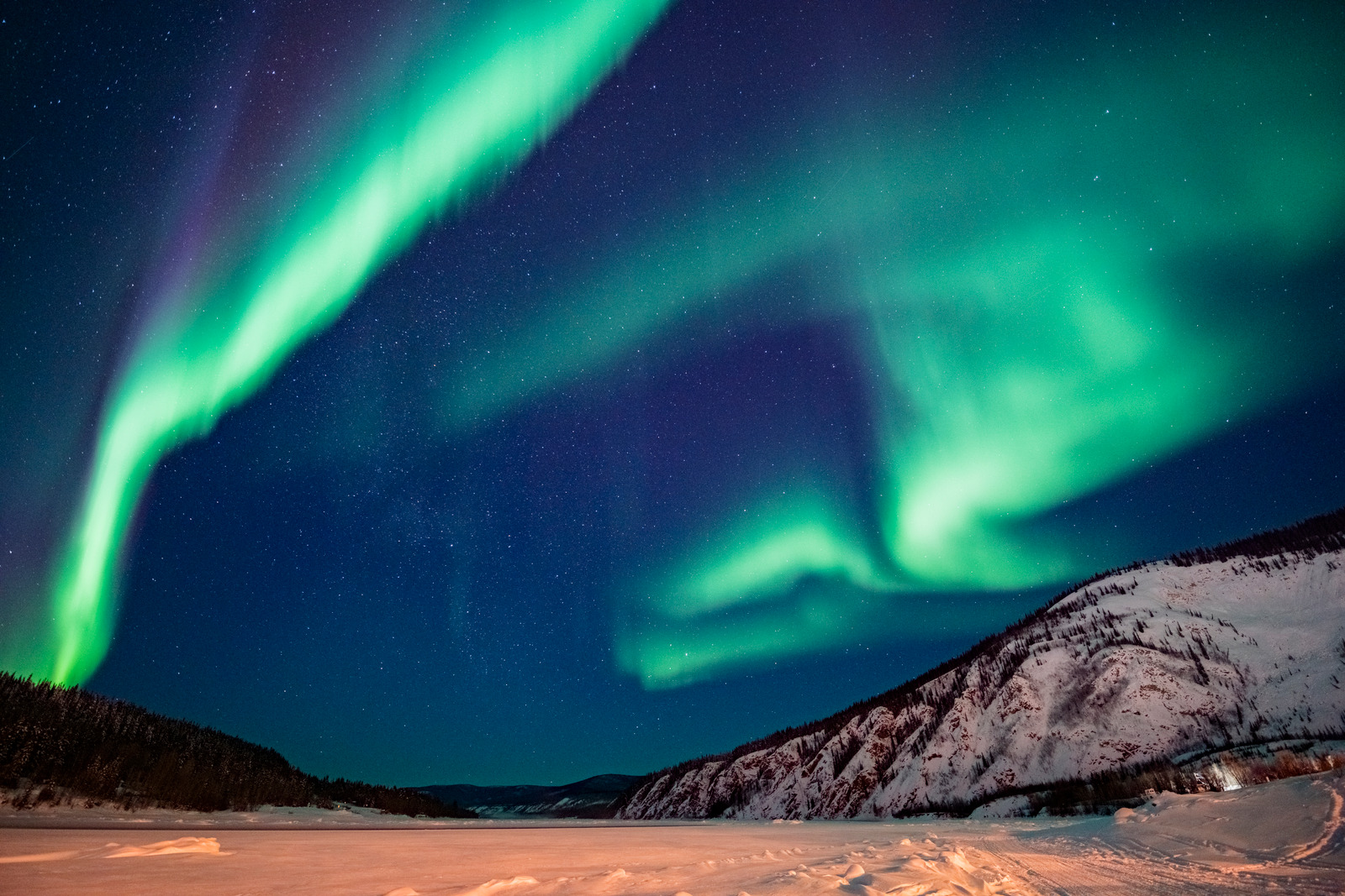 Northern Lights over Canada’s mountains, one of the best bucket list vacations for middle-class retirees