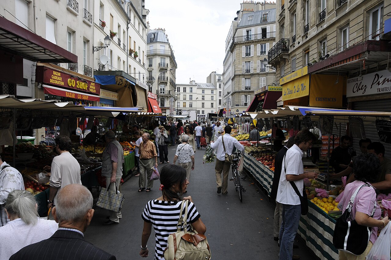 Le marché d'Aligre est un marché "public" situé sur la rue d'Aligre et la place d'Aligre, Paris