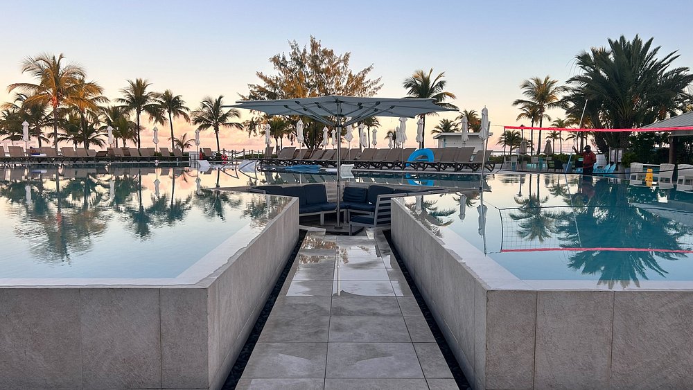Infinity pool club med