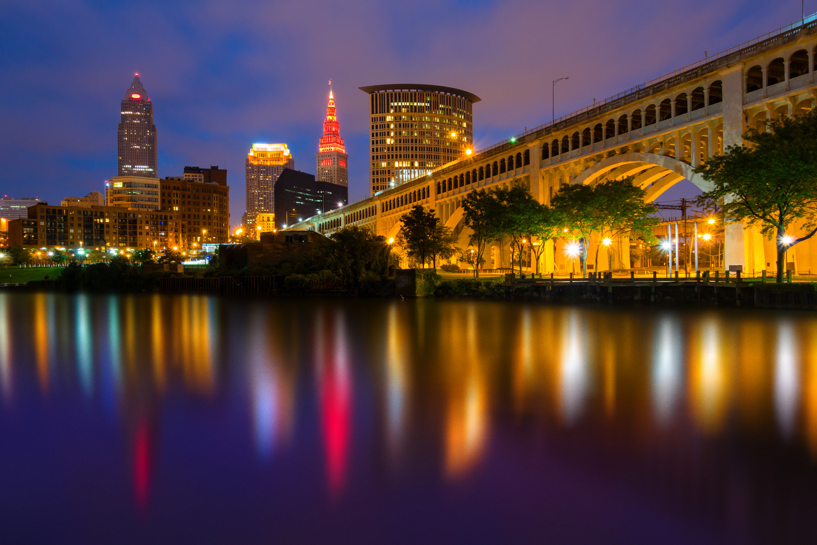 Cleveland, Ohio skyline at night