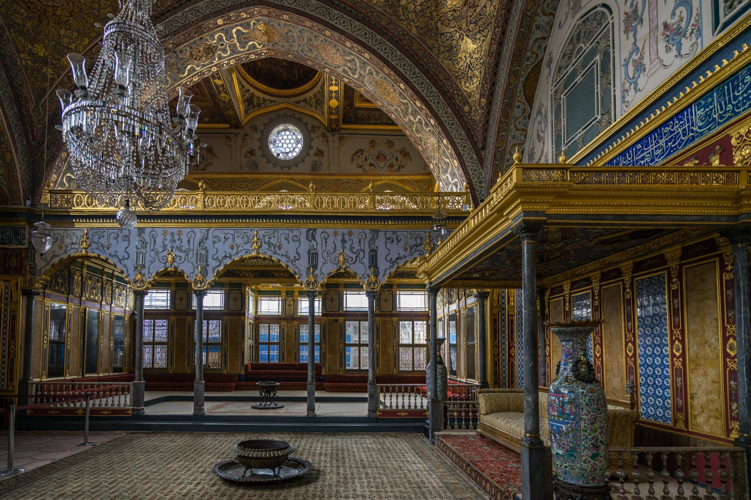 The luxurious and beautifully decorated Throne Room of Topkapi Palace harem, Istanbul, Turkey
