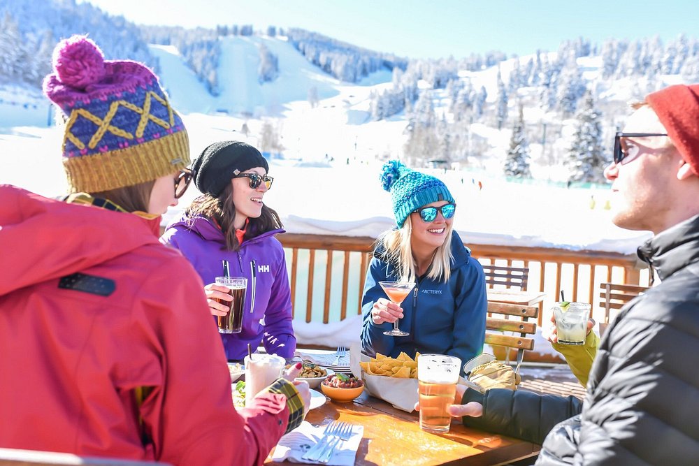 Apres ski at Deer Valley at Snow Park Lodge at Fresh Tracks. Kitchen