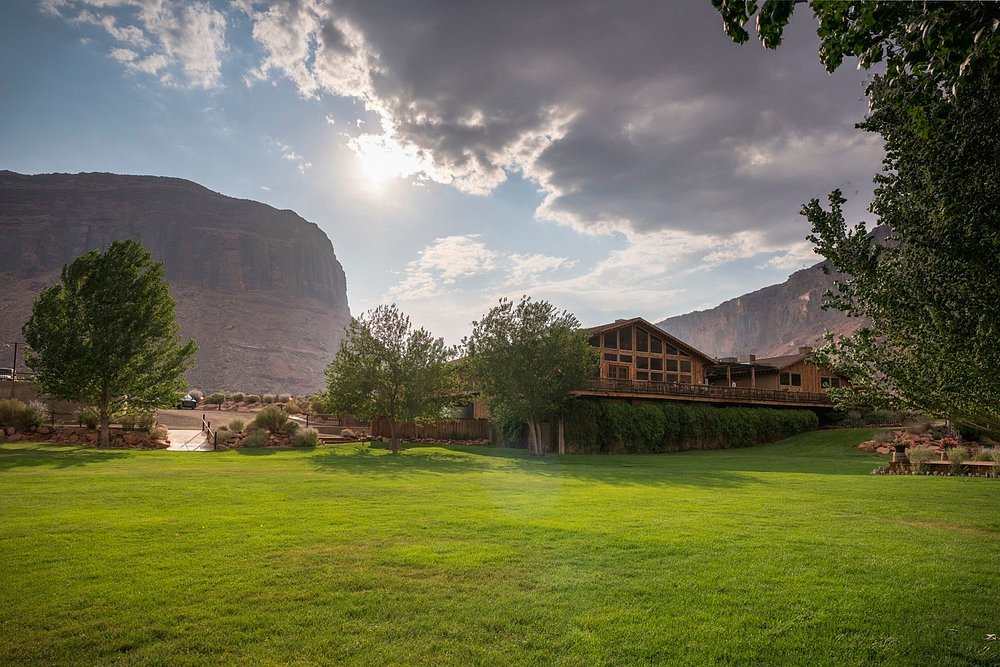 Red Cliffs Lodge