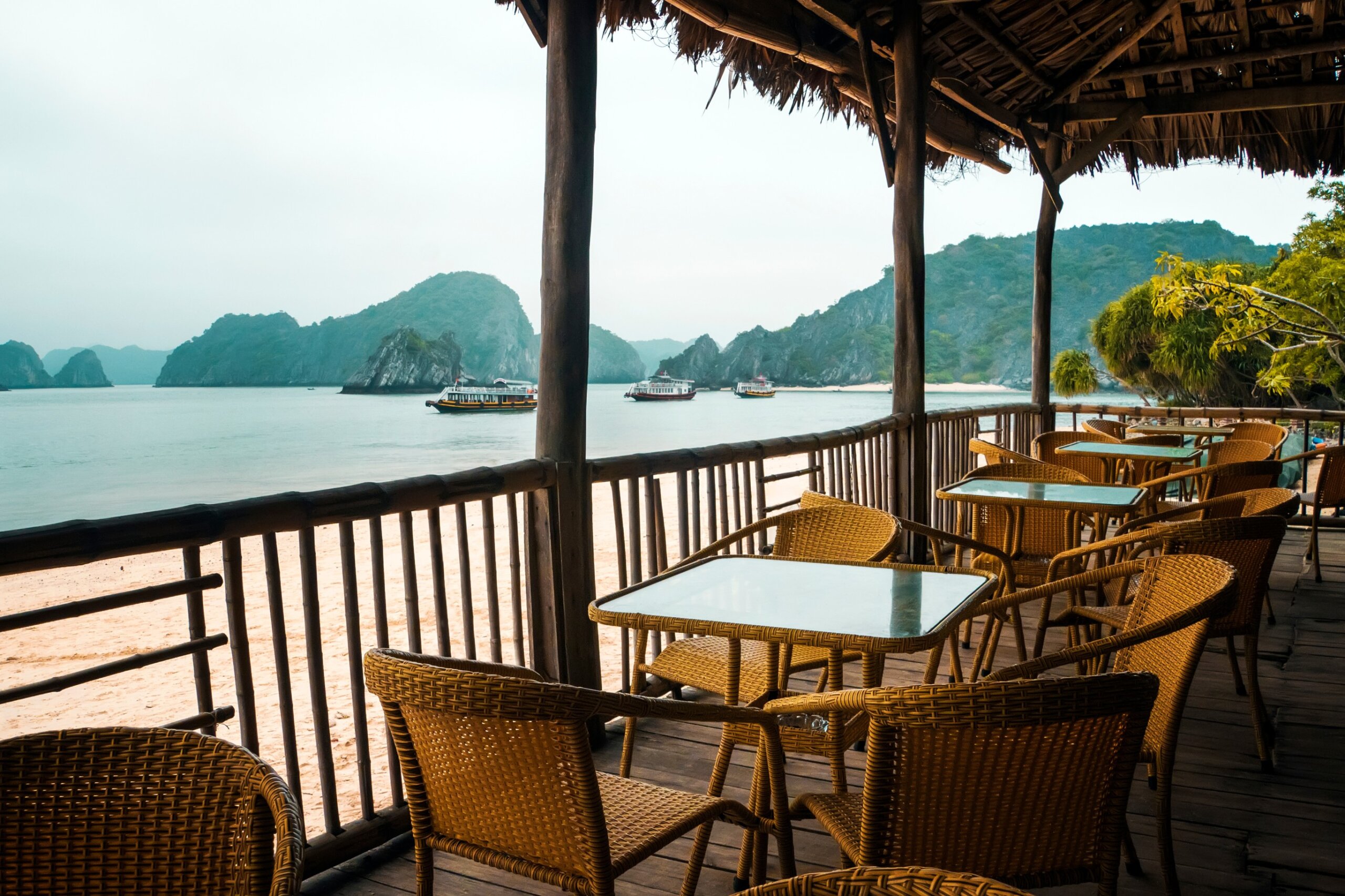 Beachfront restaurant terrace in a travel destination, representing countries that don’t require tipping and tipping culture abroad