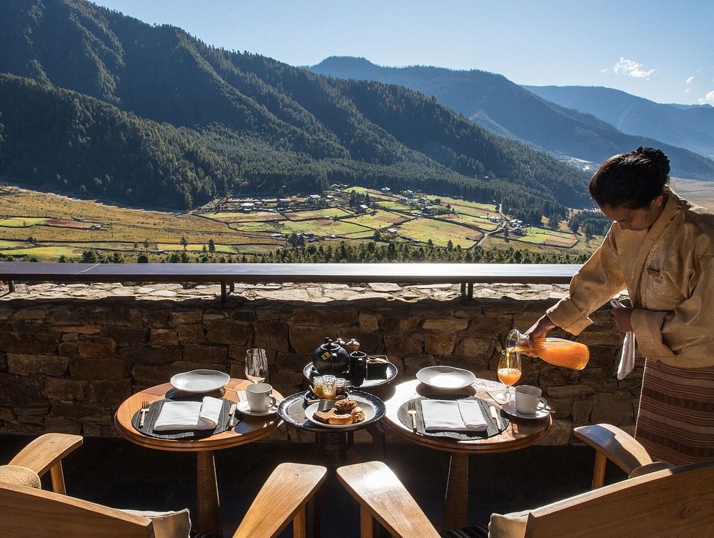 breakfast with a view at Gangtey Lodge