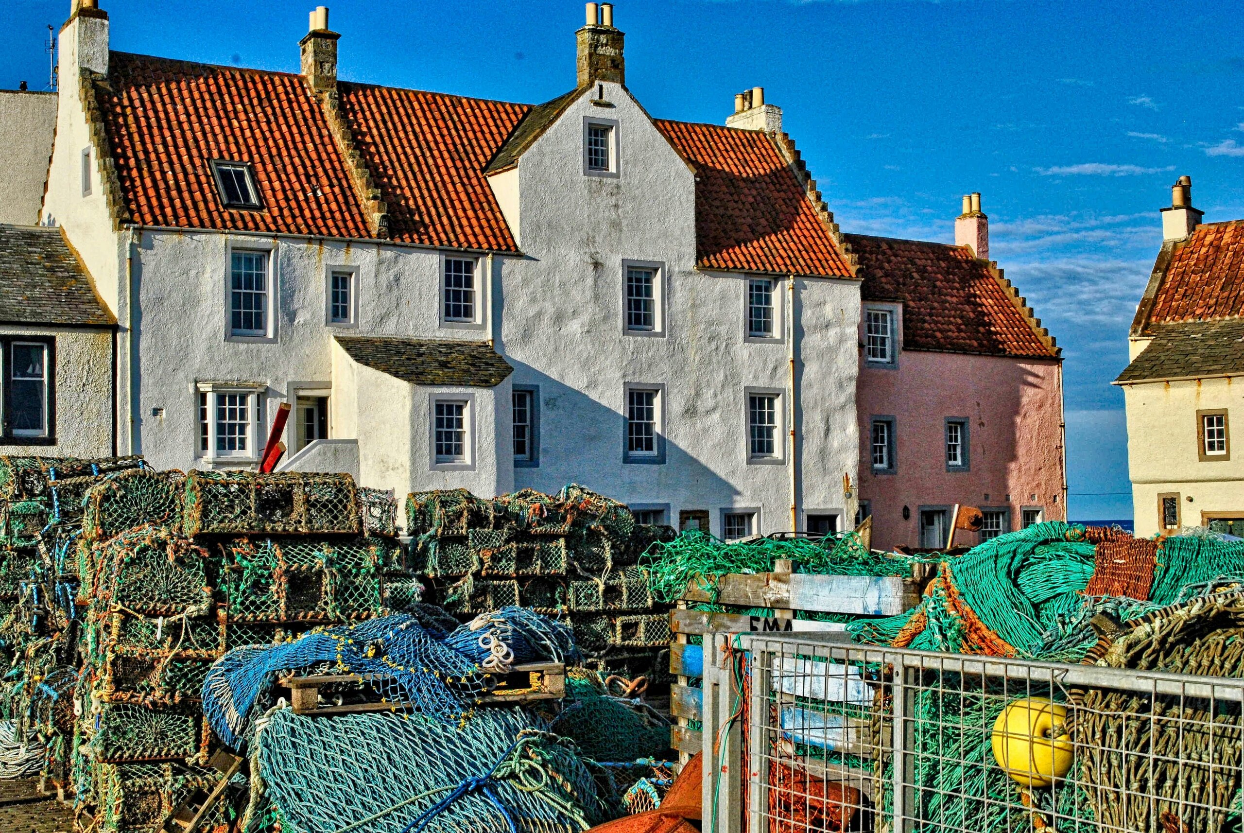 pittenweem - Colorful cottages and fishing nets in a Scottish harbor village