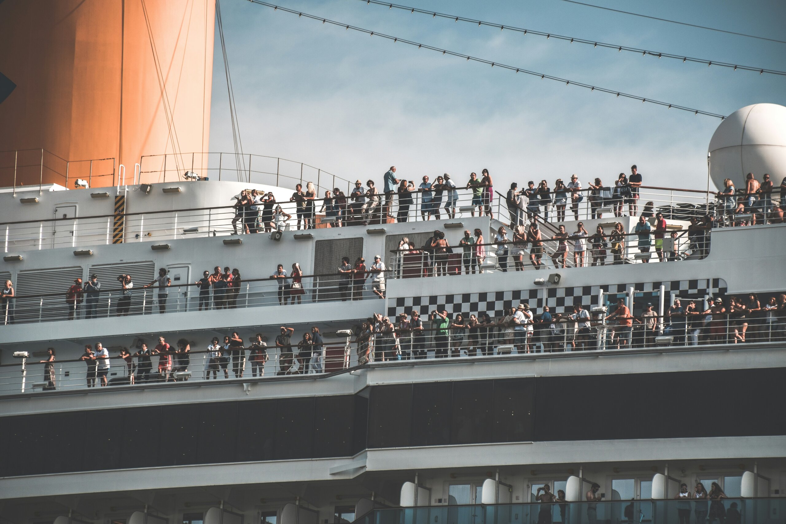 cruise ship crowds