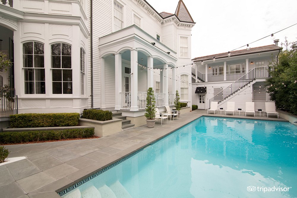 The Pool at the Melrose Mansion
