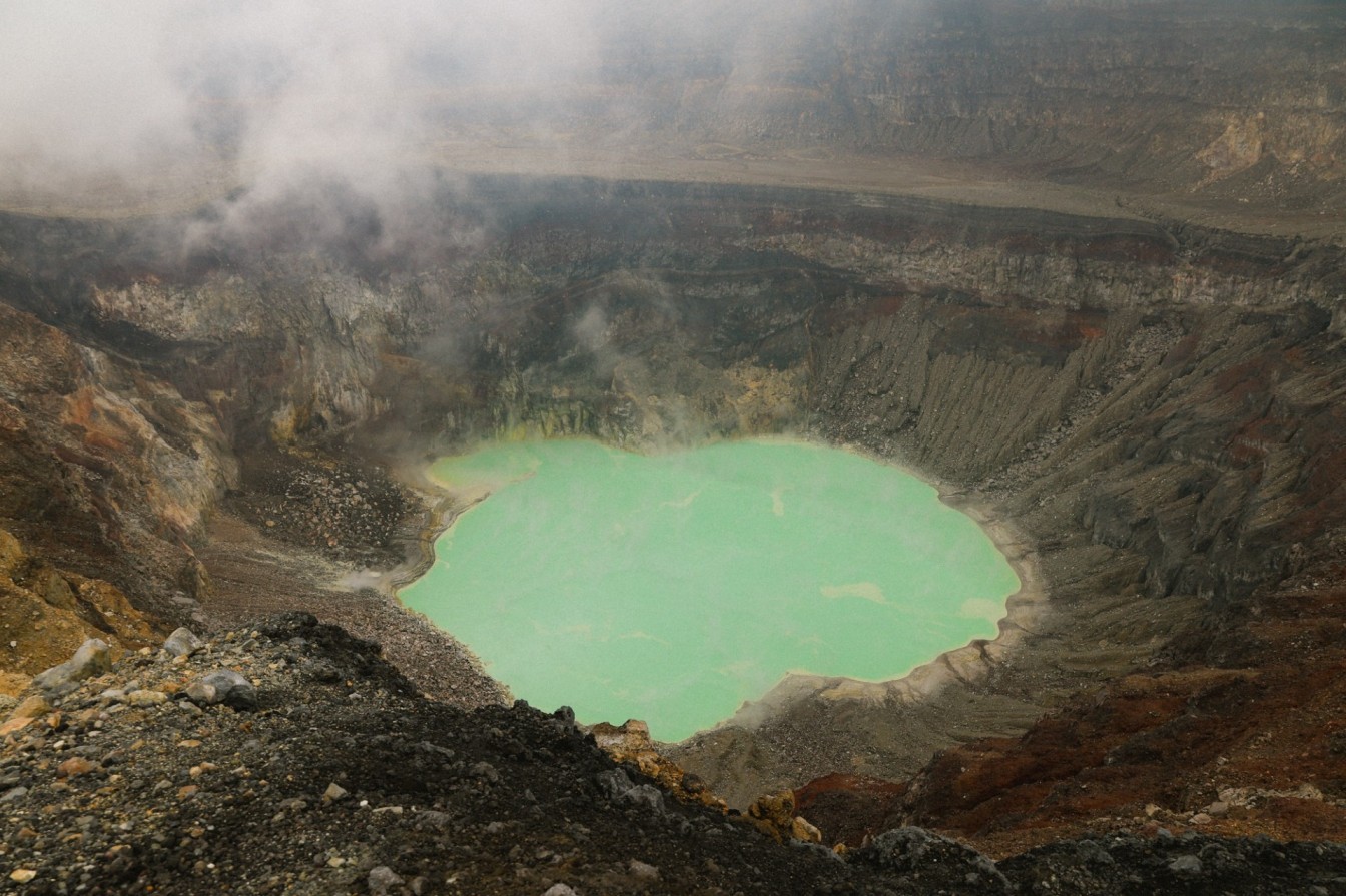 The green lake crater on the top of Volcán Santa Ana.
