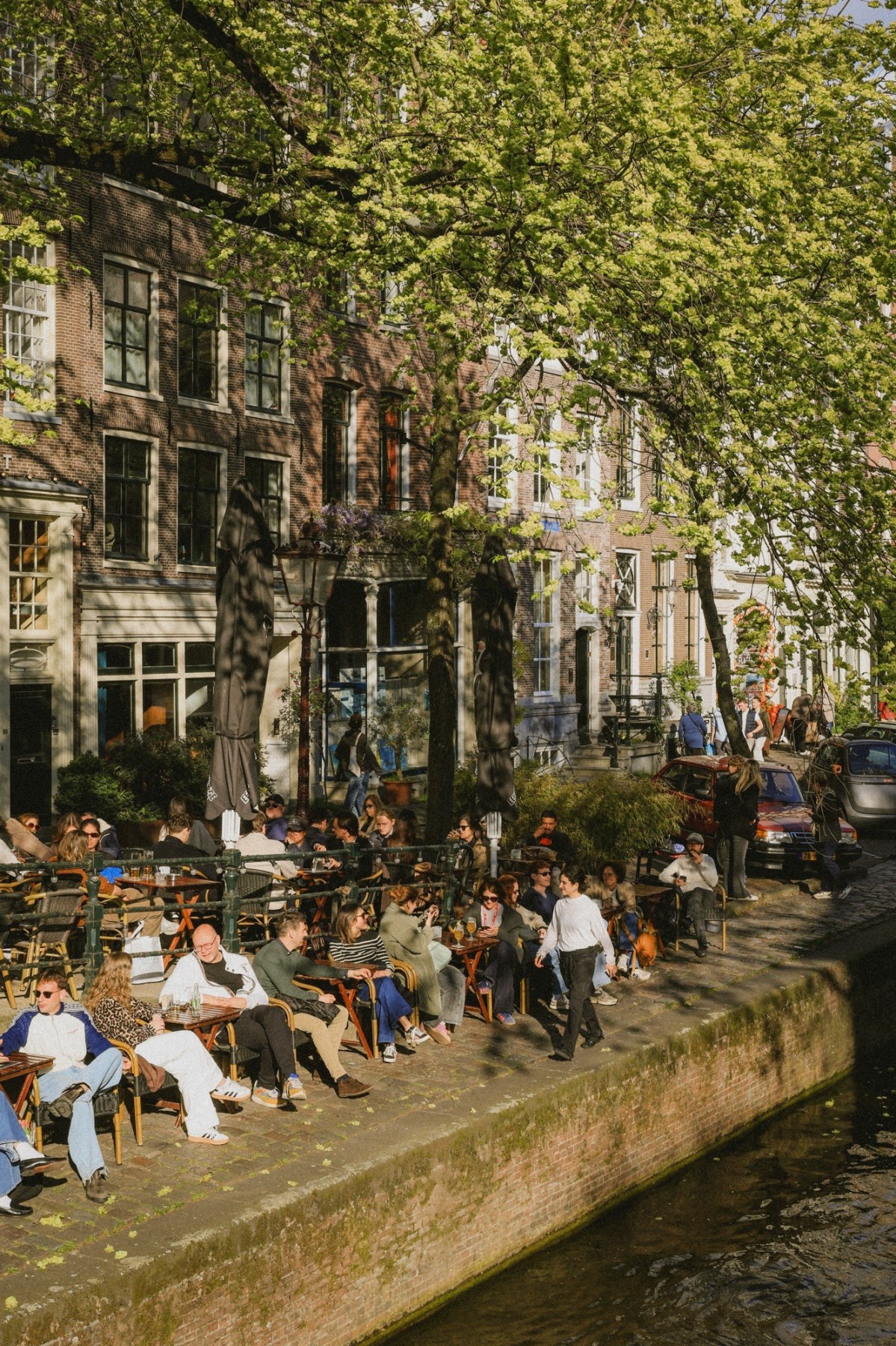 Everyone out enjoying the fresh air and some food and drinks together along the canals.