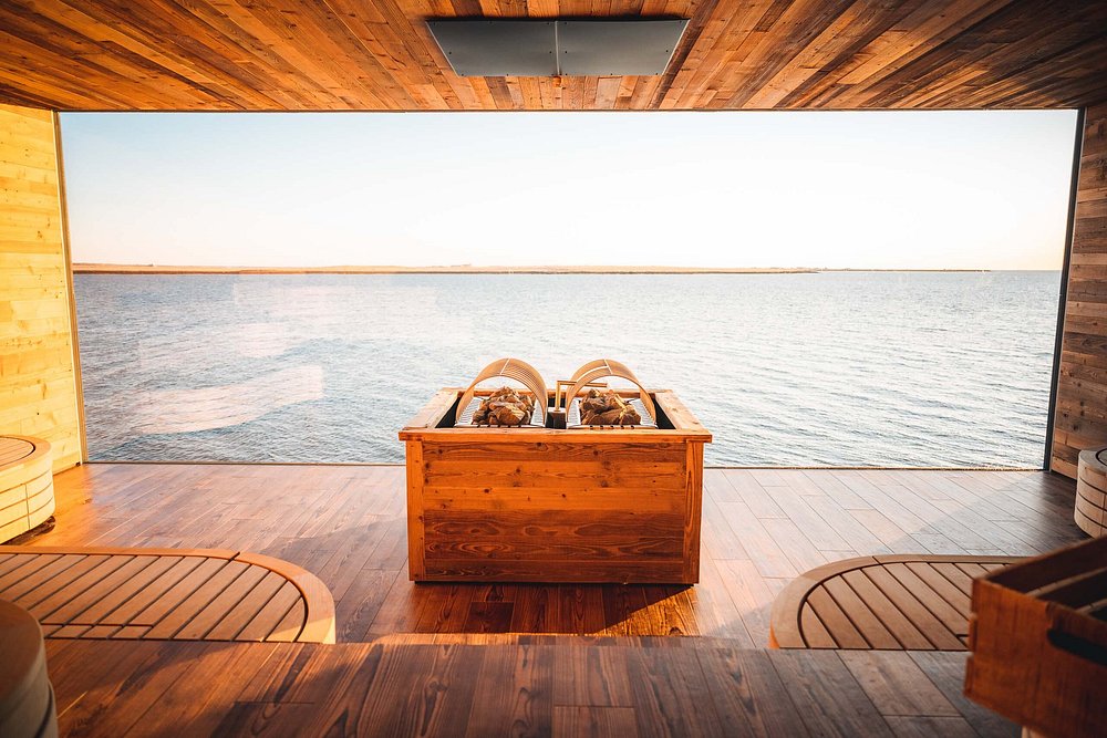 Take in ocean and volcano views while the hot sauna restores your body and calms your mind.
